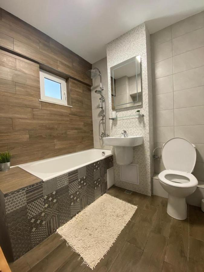 Aparthotel Claudia -Self Check-In Braila Bagian luar foto