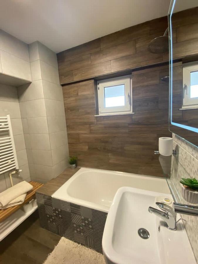 Aparthotel Claudia -Self Check-In Braila Bagian luar foto