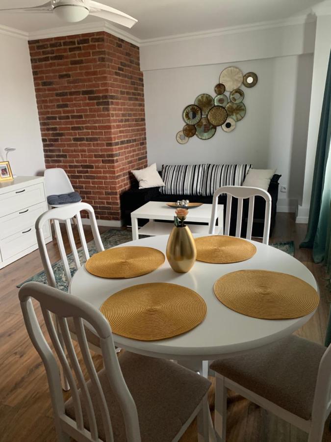 Aparthotel Claudia -Self Check-In Braila Bagian luar foto